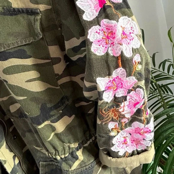 Tempo Paris Camouflage Jacket with Floral Embroidery - Picture 4 of 8